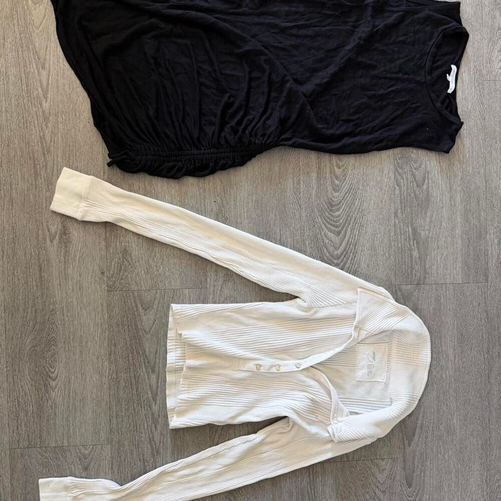 Aerie Women's White and Black Blouse
